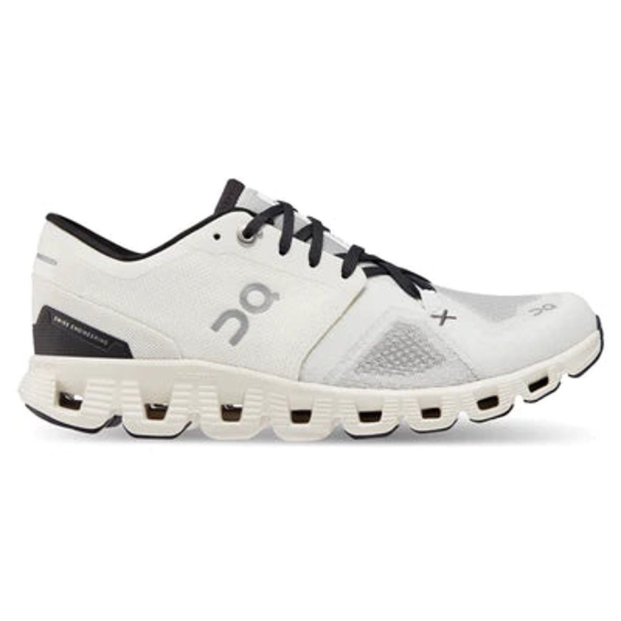 Women On Running Sneakers | Cloud X 3-White|Black